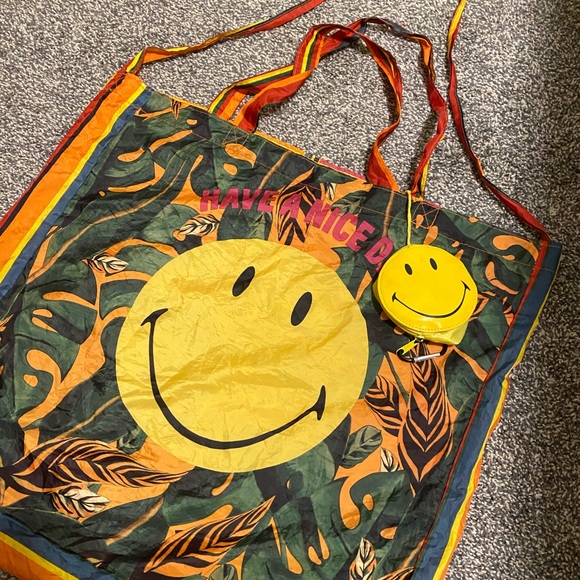 FARM Rio Mixed Smiley Rio Tote - Picture 2 of 6
